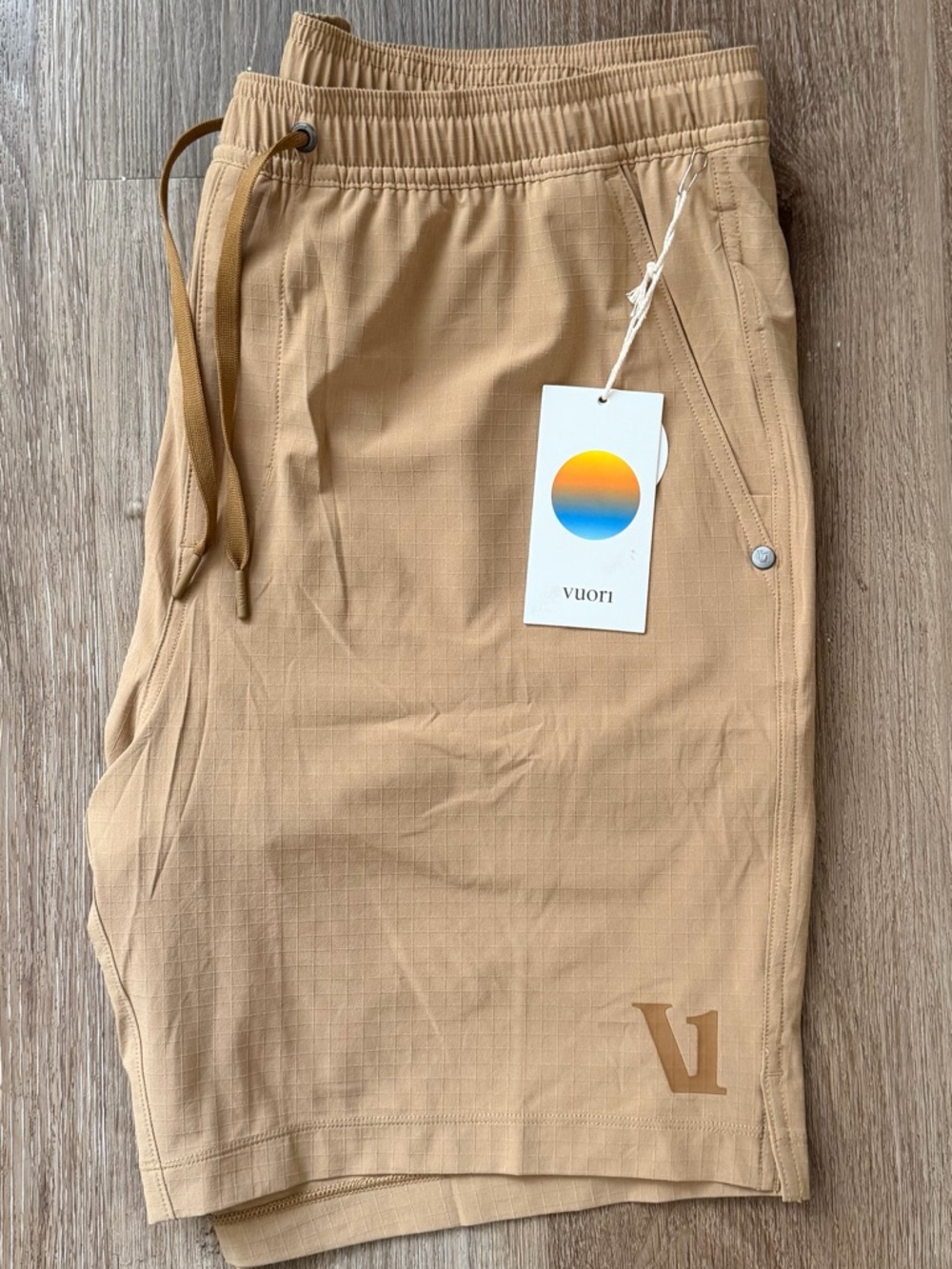 Vuori HardKore Short Lined 7" Burlap Sz Large V3072 Athletic NWT - Picture 3 of 6